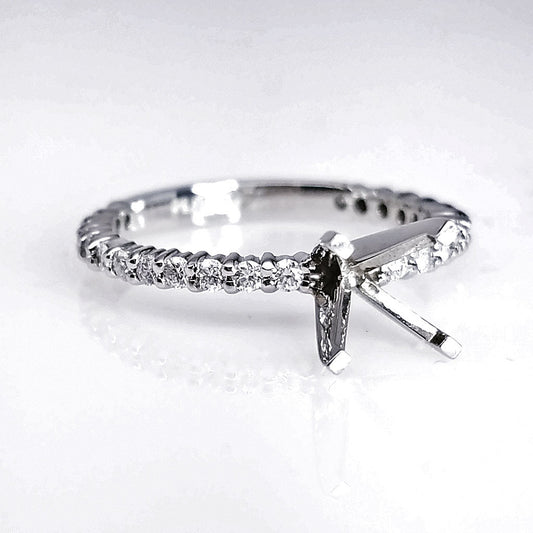 "ENGR02211" Shared Prong Classic Diamond Setting