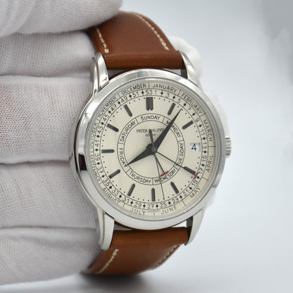 Patek Philippe Calatrava 5212A-001 40mm Silver Dial