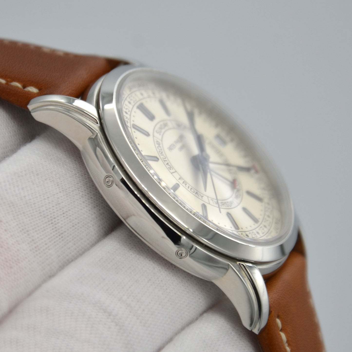 Patek Philippe Calatrava 5212A-001 40mm Silver Dial