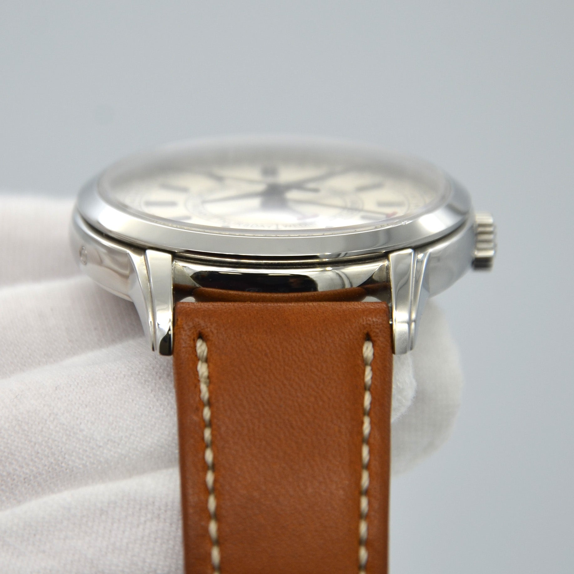 Patek Philippe Calatrava 5212A-001 40mm Silver Dial