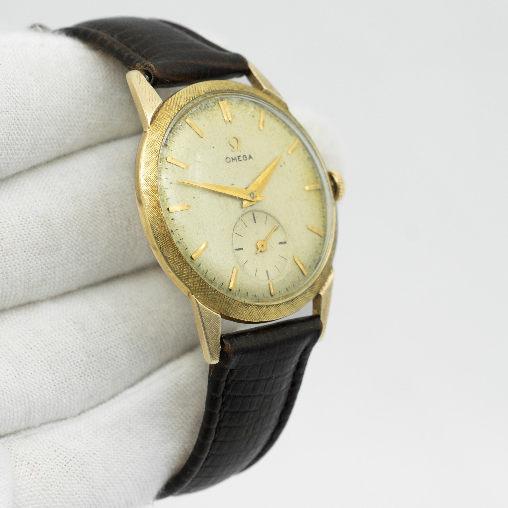 Omega Bumper 6569 Gold 32mm Yellow Dial Mens Watch