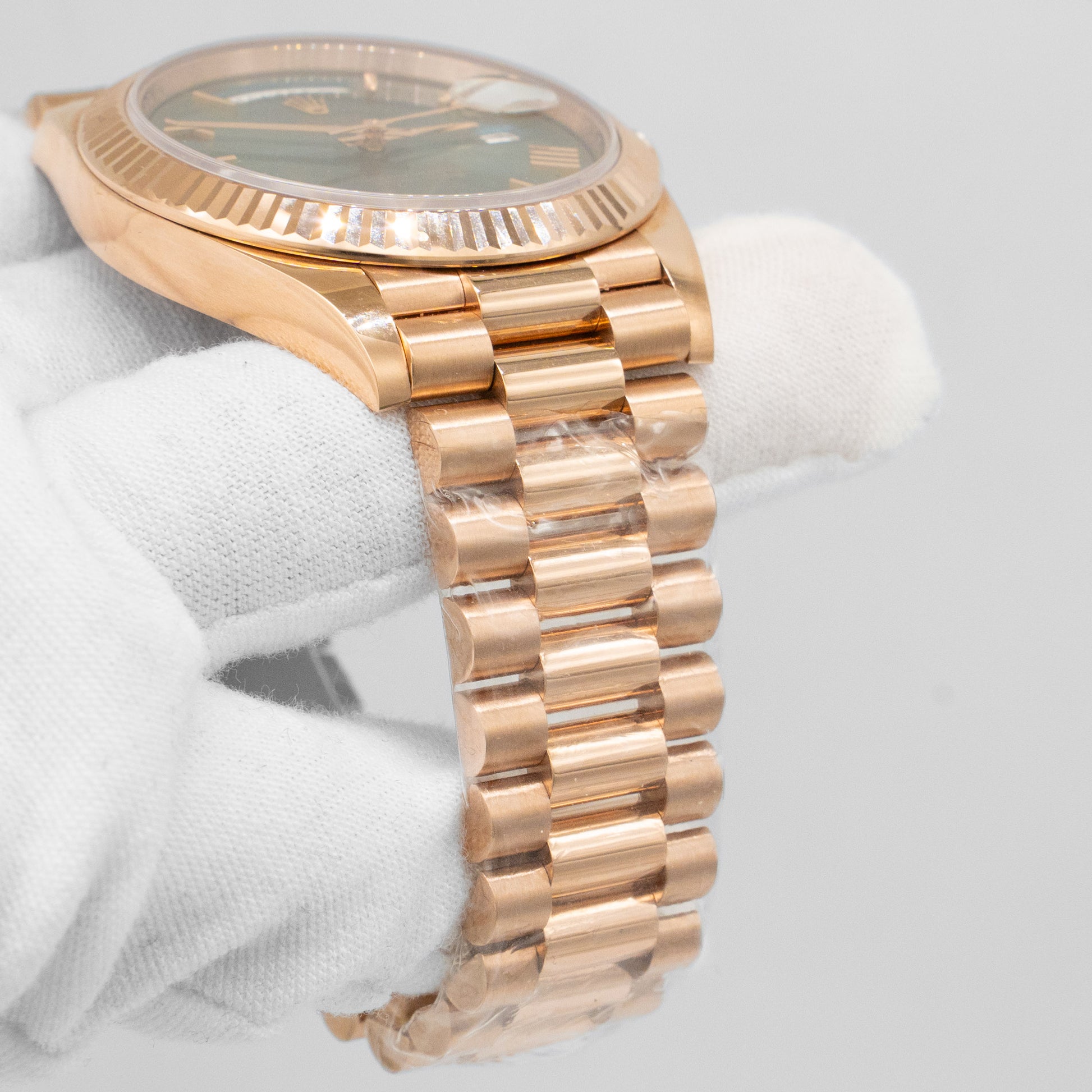 Rolex Day-Date 40 228235 President 18K Everose Gold Fluted Olive Green Dial