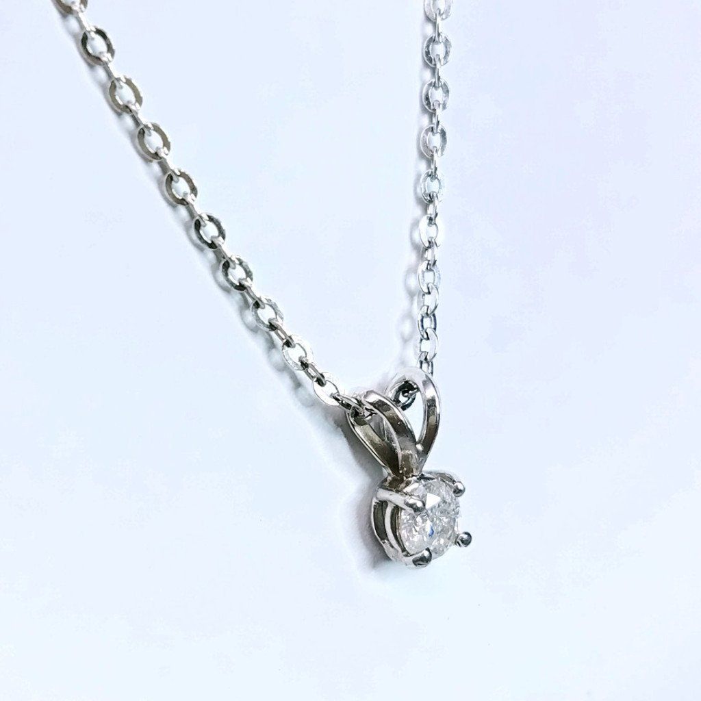 "PEND01069" Solitaire Round Diamond Pendant
