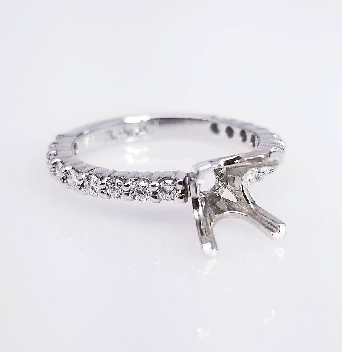 "ENGR02209" Important Looking Diamond Engagement Ring Setting