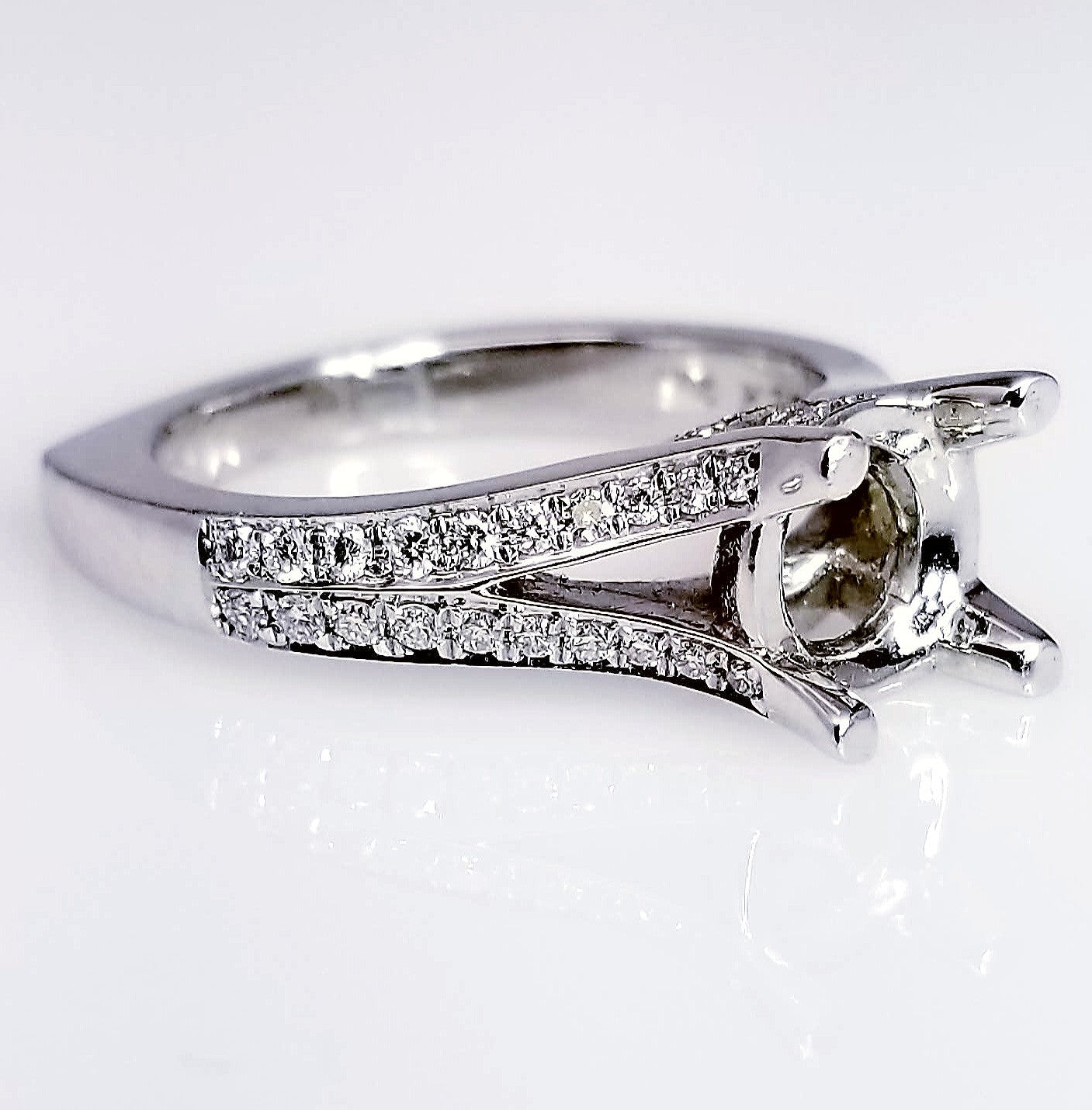 "ENGR01952" Round Brilliant Cut Setting With A Split Shank Heavy Platinum European