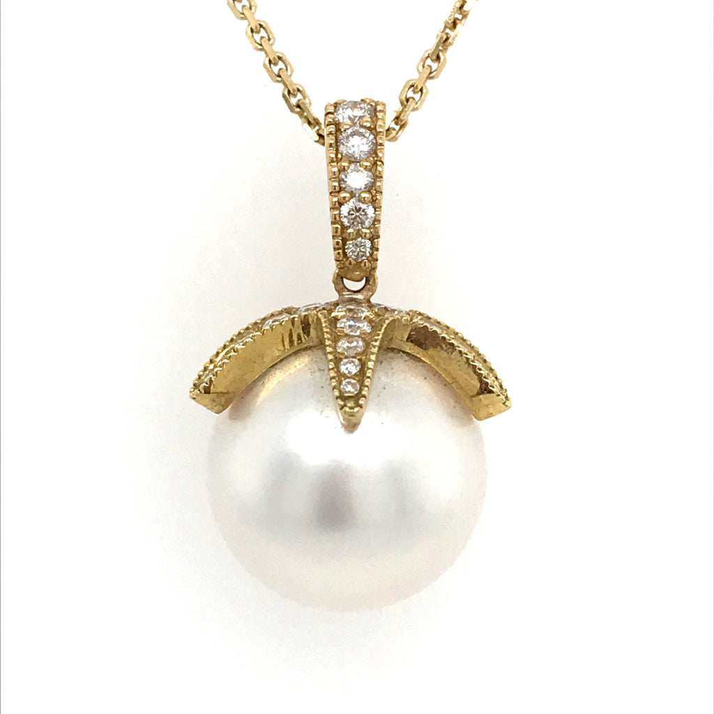 PEND01457 18K Yellow Gold Pearl Necklace With Diamond
