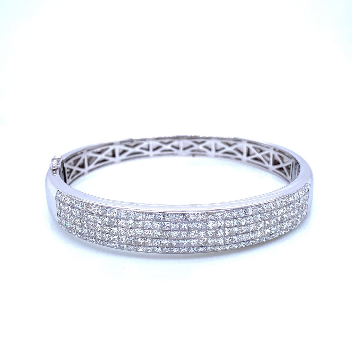 "BANG01017" Princess Cut Diamond and 18K White Gold Bangle