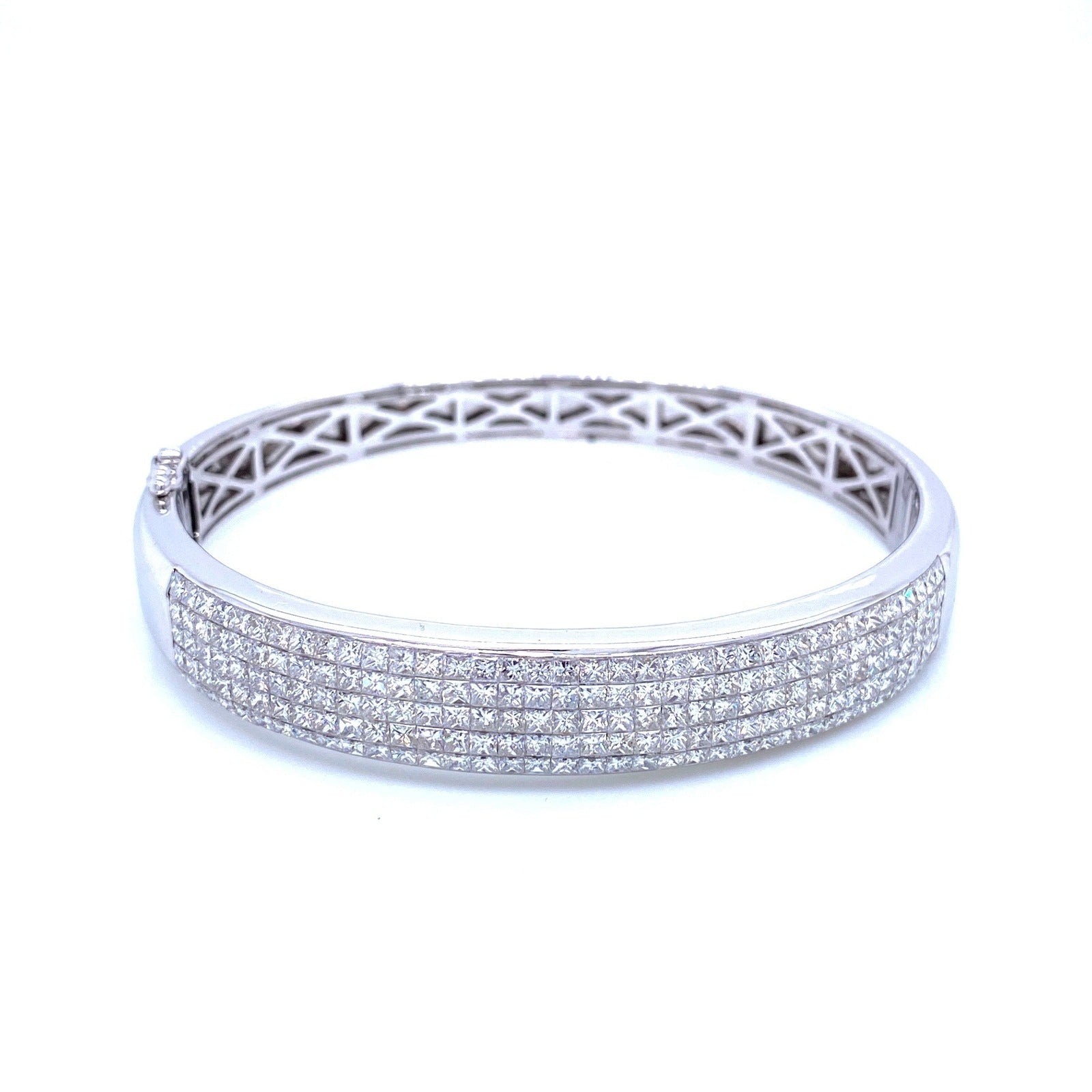"BANG01017" Princess Cut Diamond and 18K White Gold Bangle