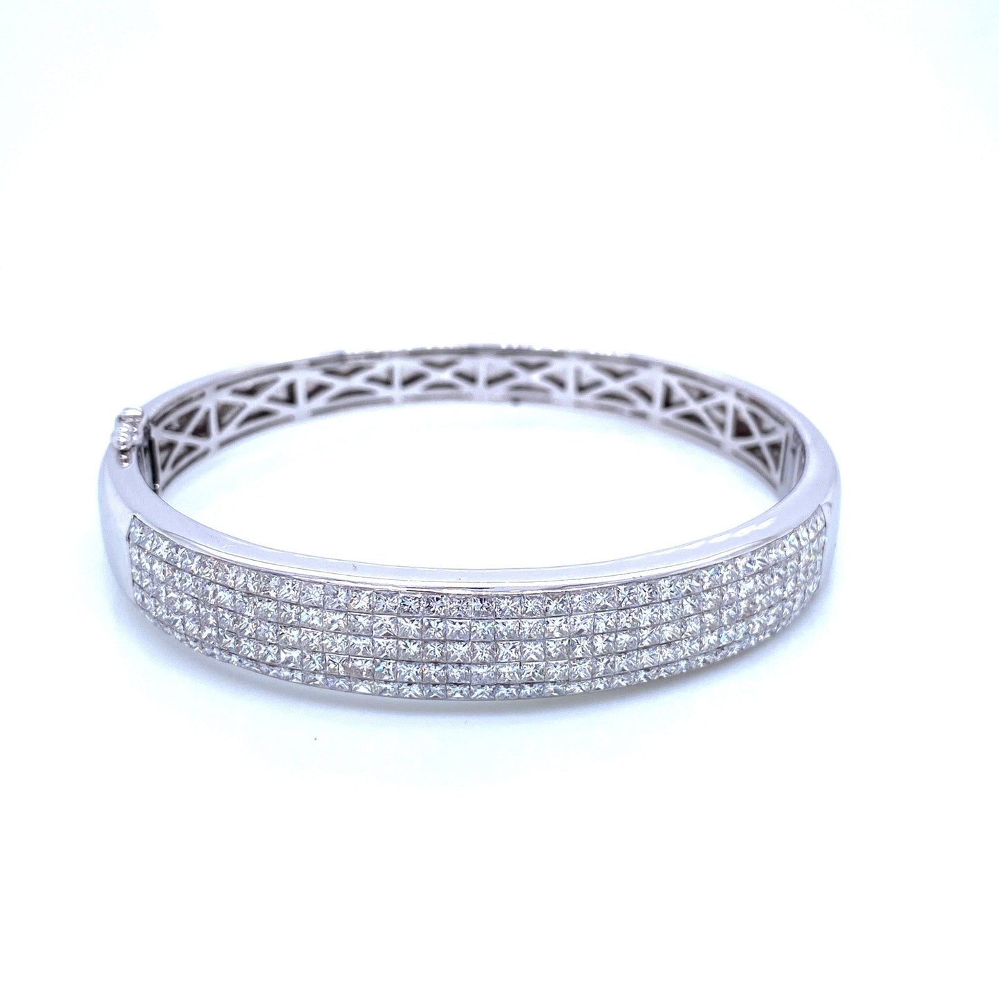 "BANG01017" Princess Cut Diamond and 18K White Gold Bangle