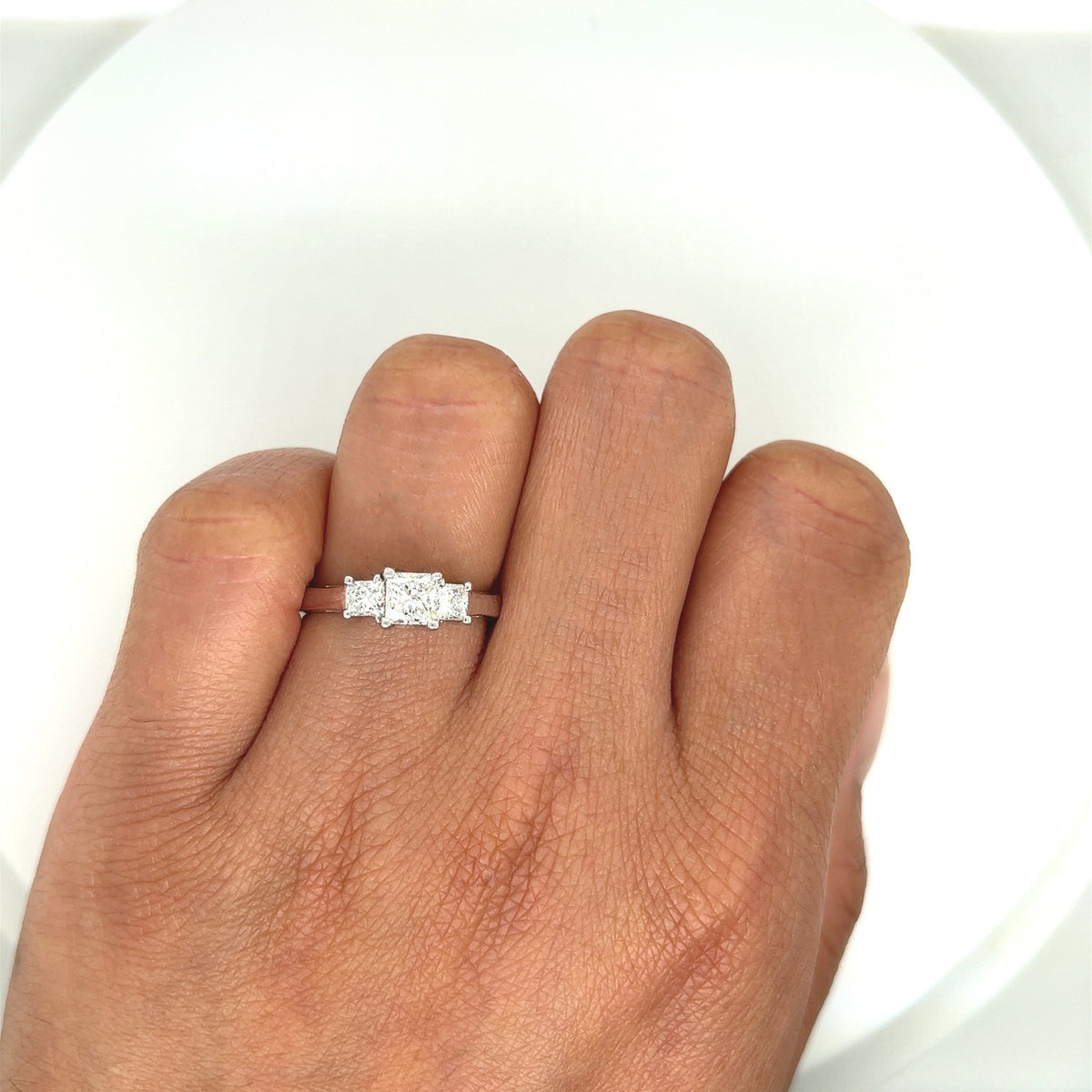 " 3STRG01017 " 1.01Carat Round Diamond Three Stone Engagement Ring