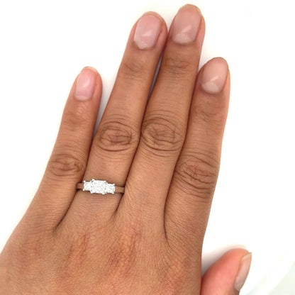 " 3STRG01017 " 1.01Carat Round Diamond Three Stone Engagement Ring