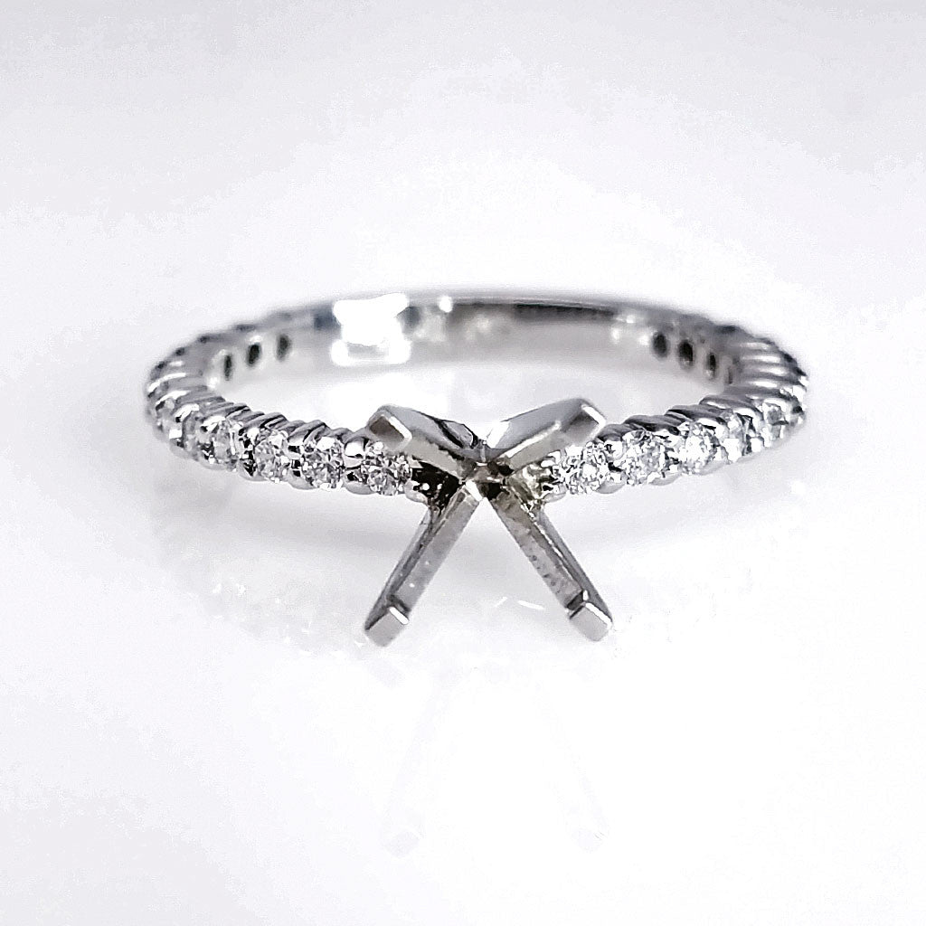 "ENGR02211" Shared Prong Classic Diamond Setting