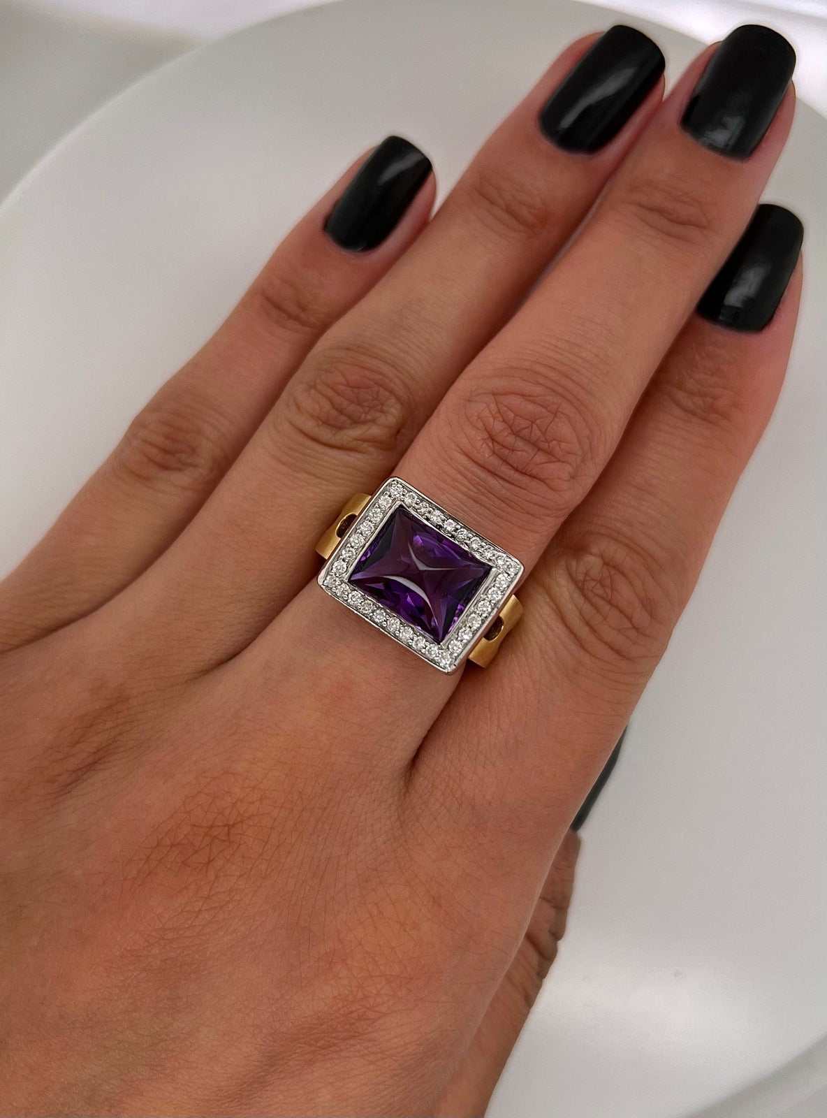 Ladies Ring With Amethyst