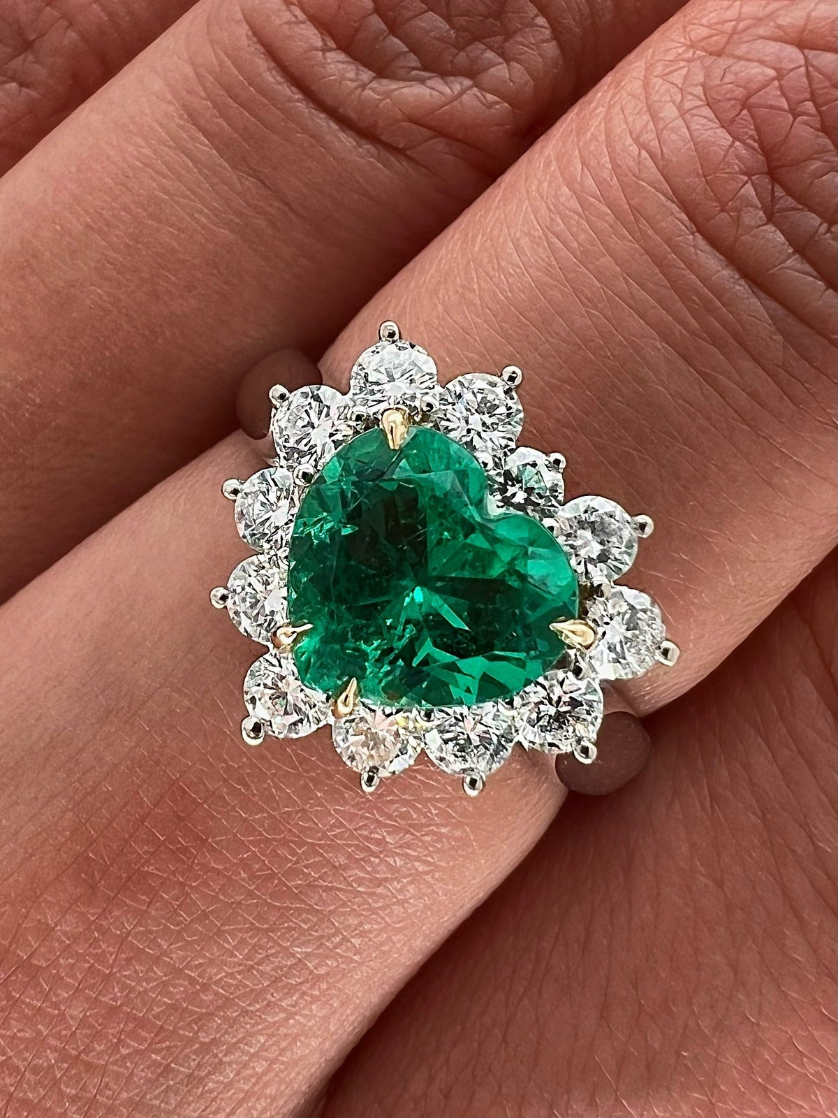 "LADRG01417" Green Emerald Heart Diamond Ring