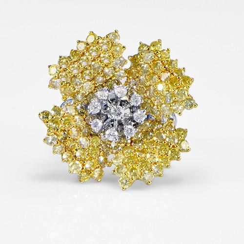 "LADRG01473" Pav̩e Diamond Encrusted 18K Gold Flower Ring in 18K Yellow Gold 4.67 ct. tw.