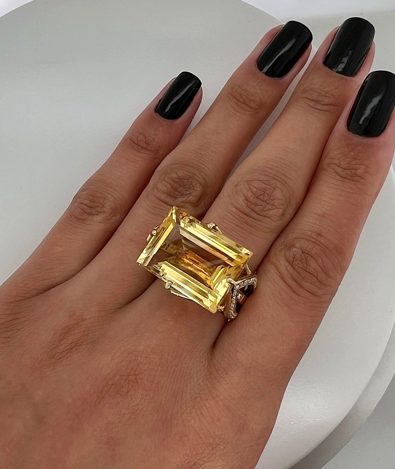 23.00Carat Citrine Ladies Diamond Fashion Ring In 18k Yellow Gold