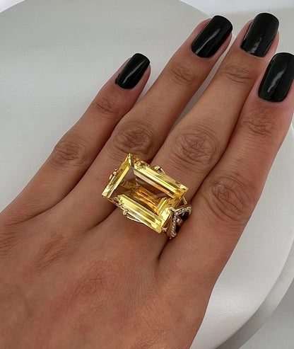23.00Carat Citrine Ladies Diamond Fashion Ring In 18k Yellow Gold