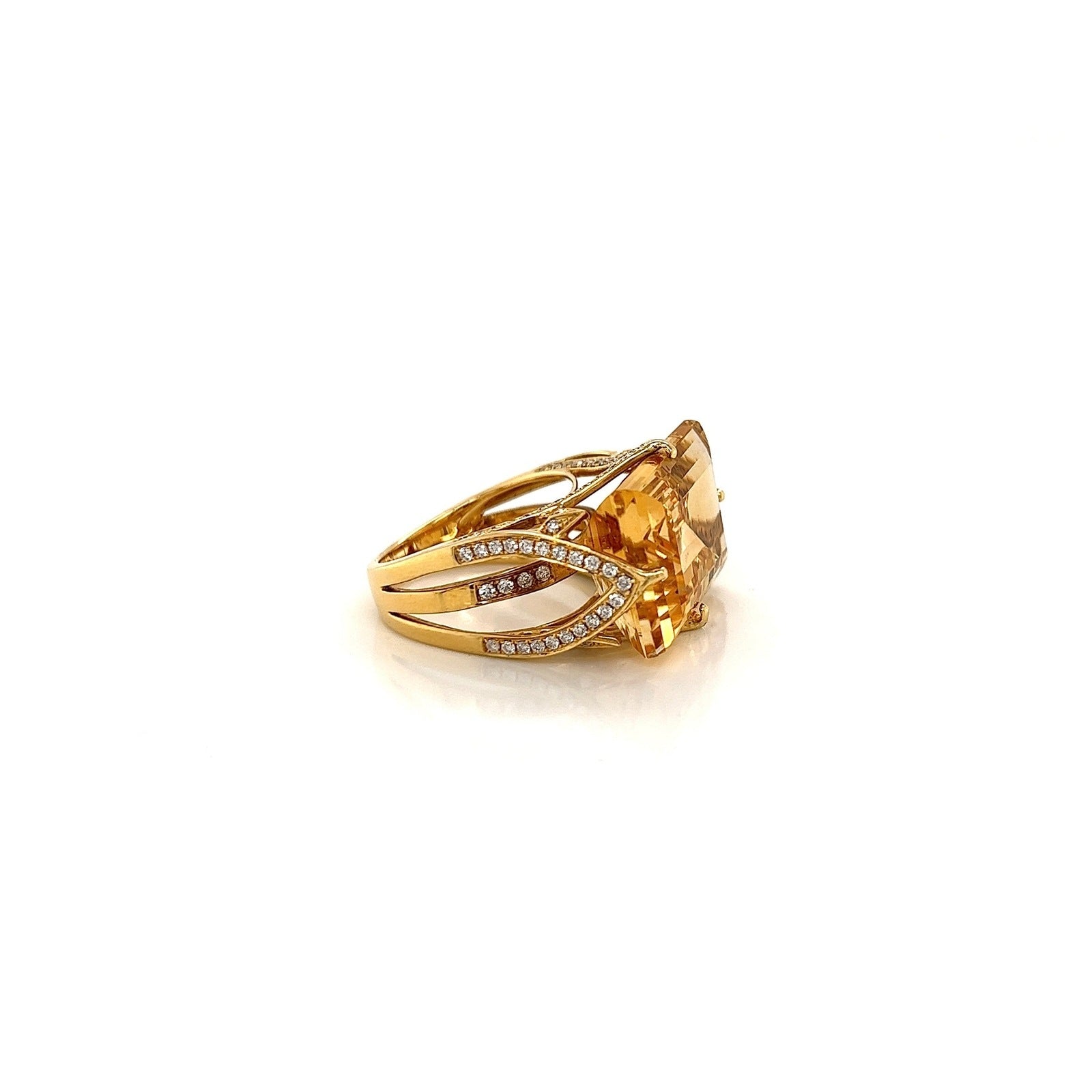 23.00Carat Citrine Ladies Diamond Fashion Ring In 18k Yellow Gold