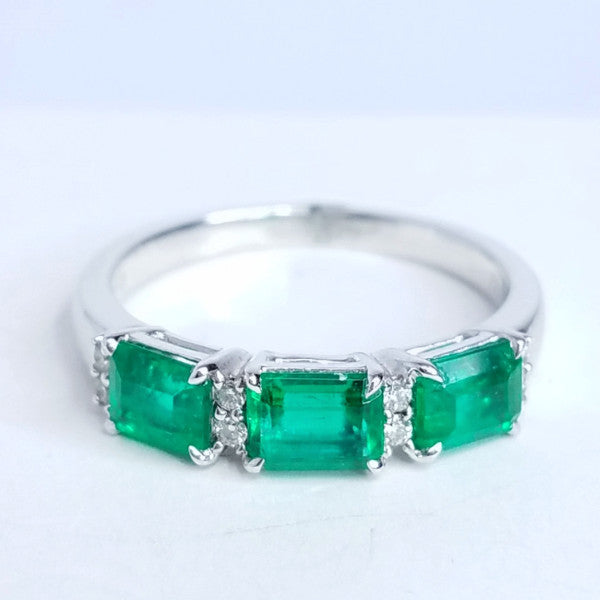 "LADRG01551" Diamond And Emerald Ring