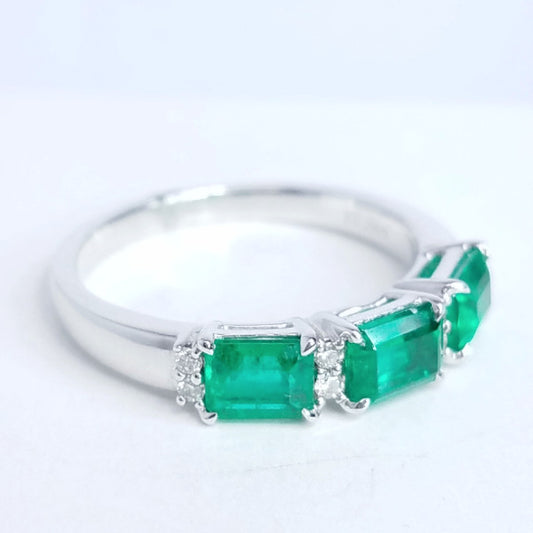 "LADRG01551" Diamond And Emerald Ring
