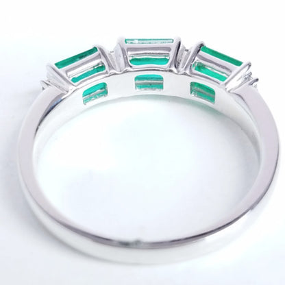 "LADRG01551" Diamond And Emerald Ring