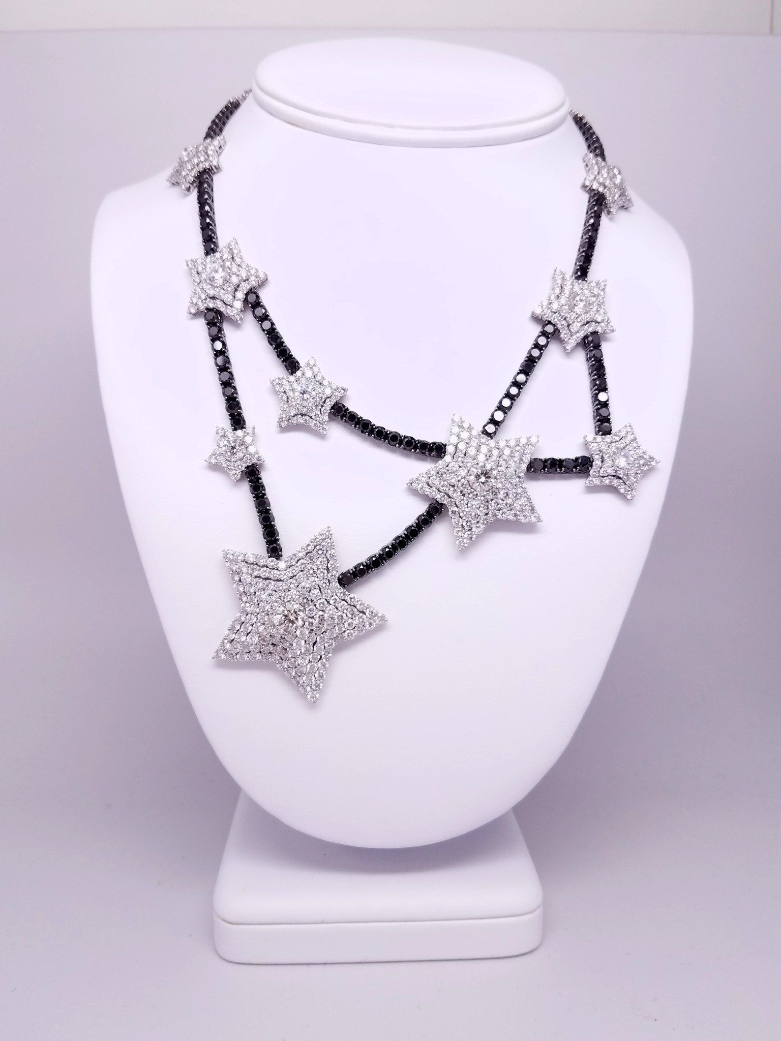 "NECK01113" Diamond Star Necklace Black & White
